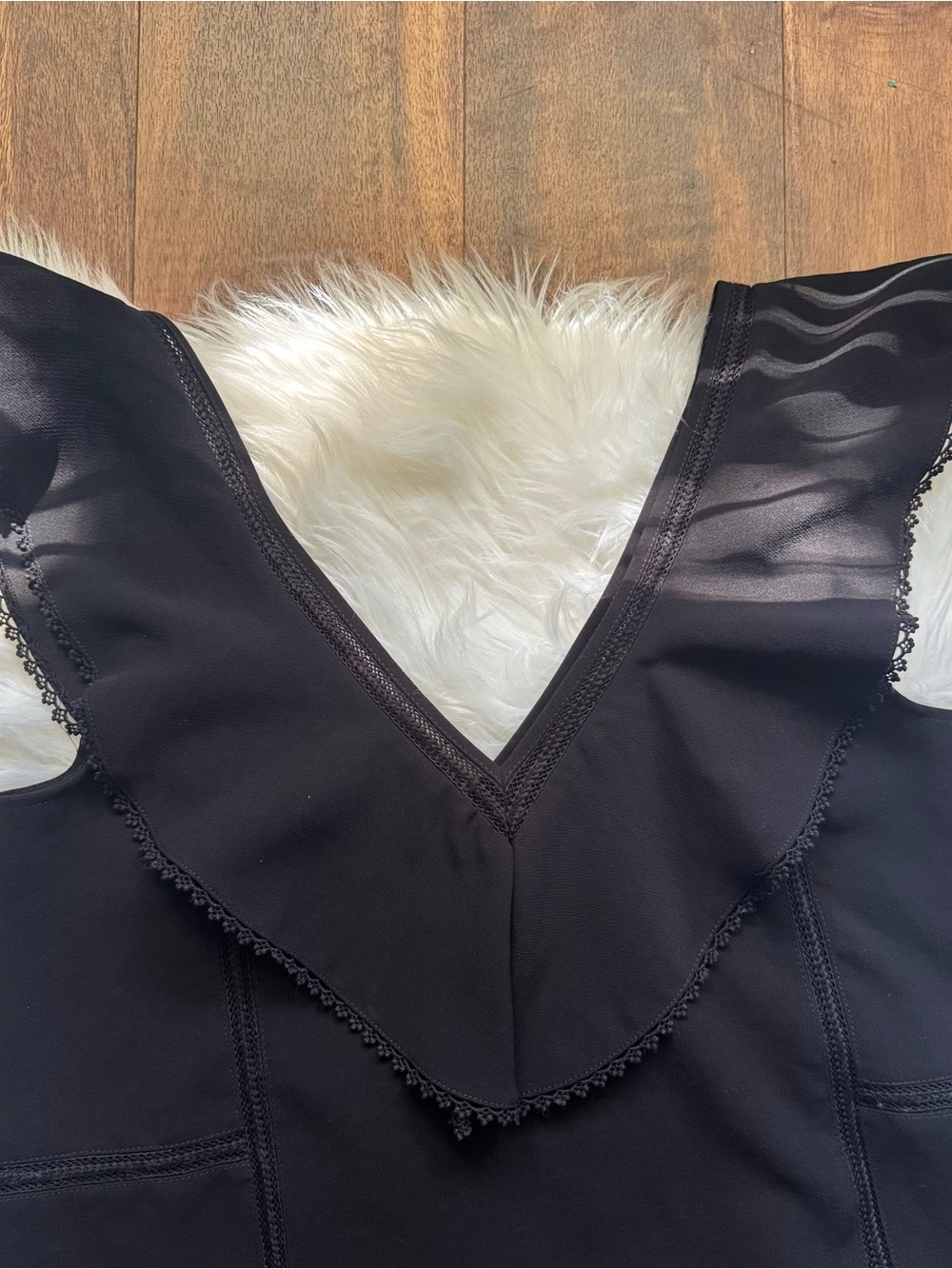Sezane Manette Ruffle V Neck Blouse in Black Size 34 / 2 - Picture 5 of 7